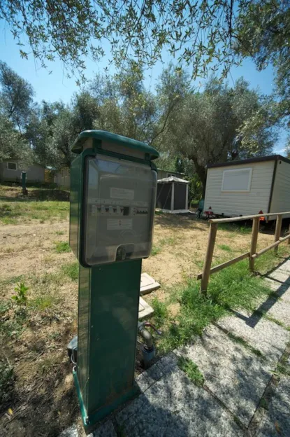 Piazzola A + 1 Auto + Tenda, Caravan O Camper + Elettricità 6A