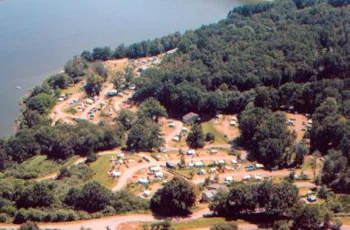 Pitch - Camping Package (Pitch, 2 People, 1 Vehicle) - Camping Onlycamp Les Aubazines