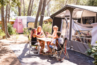 Pitch TENT CONFORT + electricity 10A + water point + wastewater connection — 5