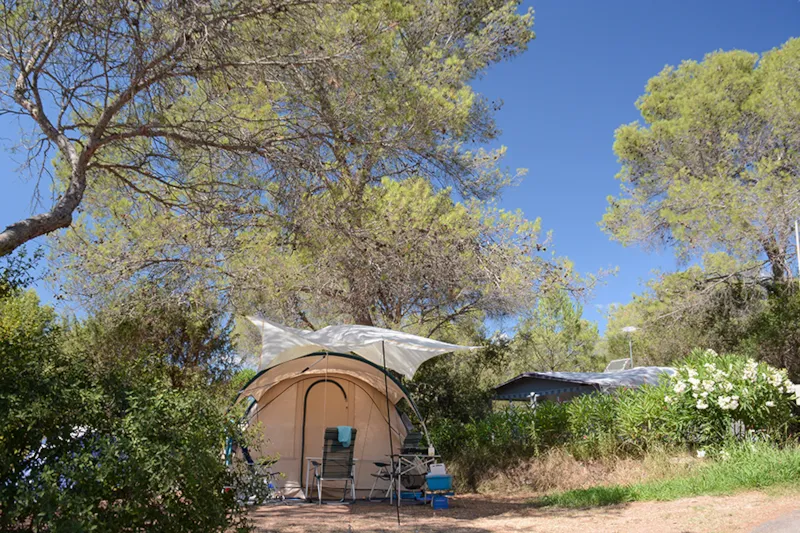 Emplacement Tente Confort  Avec Électricité 10A, Eau Et Évacuation Des Eaux Usées