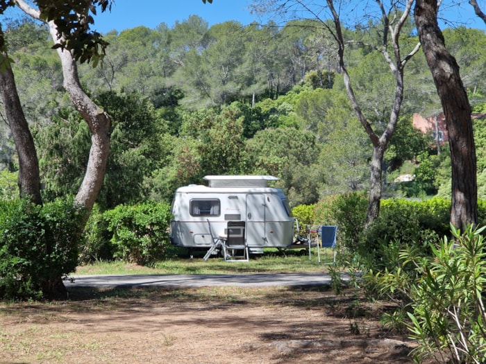 Emplacement  Caravane Classique Avec Électricité 6A