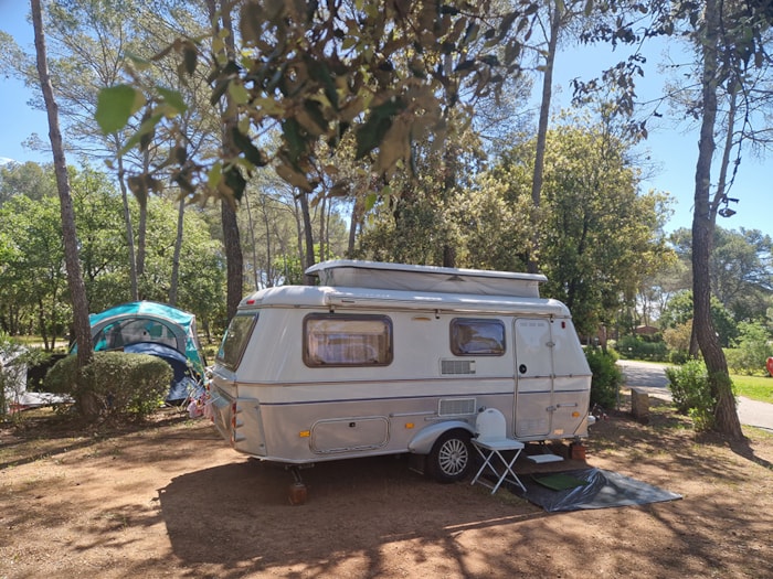 Emplacement  Caravane Classique Avec Électricité 6A