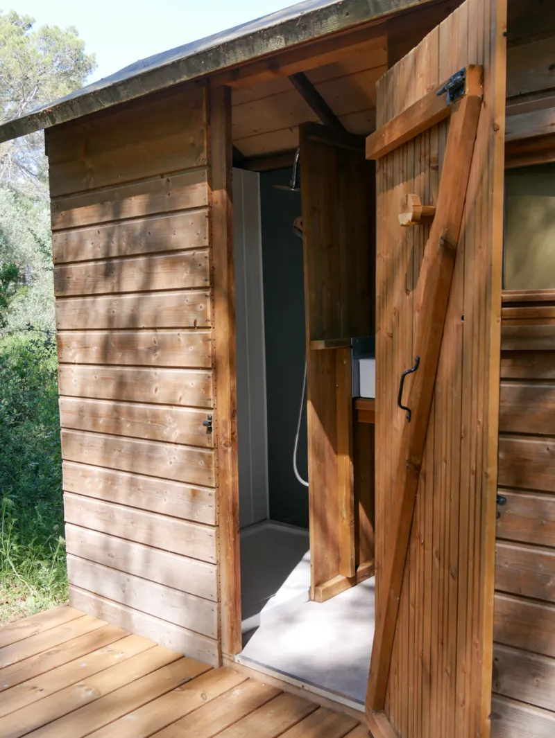 Emplacement Premium Avec Électricité 10A Et Sanitaires Privés