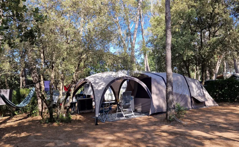 Emplacement Xl Confort Avec Électricité 10A, Eau Et Évacuation Des Eaux Usées