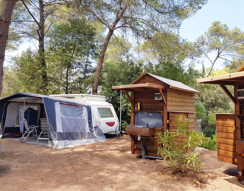 Piazzola PREMIUM + elettricità 10A + sanitari