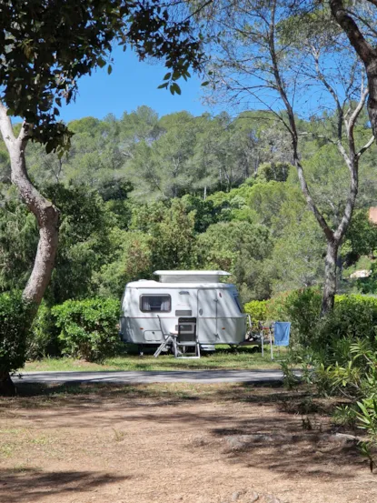 Parcela Confort Plus + Electricidad 10A + Toma De Agua + Eliminación De Aguas Residuales