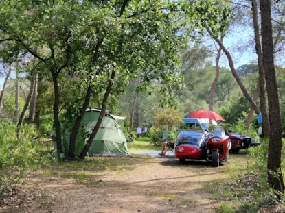 Emplacement Tente Confort  Avec Électricité 10A, Eau Et Évacuation Des Eaux Usées
