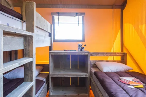 Mietunterkunft - Zelt Glamping 2 Zimmer (Klimaanlage) **** - Quartier Roche Colombe - image n°5 - YELLOH! VILLAGE - LE COUSPEAU
