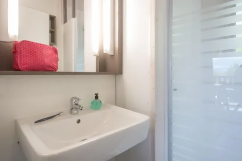 Accommodation - Chalet Pomerolle 2 Bedrooms (Air-Conditioning) **** - Quartier Bellevue - image n°8 - YELLOH! VILLAGE - LE COUSPEAU