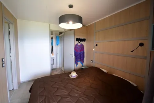 Huuraccommodatie(s) - Chalet Signal 2 Slaapkamers 2 Badkamers Premium Airconditioning + Jacuzzi - image n°4 - YELLOH! VILLAGE - LE COUSPEAU