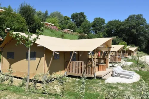 Mietunterkunft - Zelt Glamping 2 Zimmer (Klimaanlage) **** - Quartier Roche Colombe - image n°1 - YELLOH! VILLAGE - LE COUSPEAU