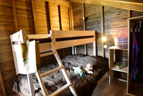 Mietunterkunft - Zelt Lodge 2 Zimmer ** - Quartier Bellevue - image n°3 - YELLOH! VILLAGE - LE COUSPEAU