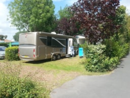 Kampeerplaats(en) - Pakket: Standplaats + 1 Voertuig + Tent Of Caravan + Elektriciteit 10 A - Camping Resort la Forêt