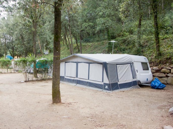 Emplacement Premium (100 M²): Voiture + Tente/Caravane Ou Camping-Car