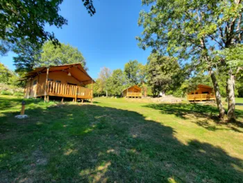 Mietunterkunft - Ausgestattetes Zelt - 32M² - 2 Zimmer Ohne Sanitäranlagen - Camping Le Viginet