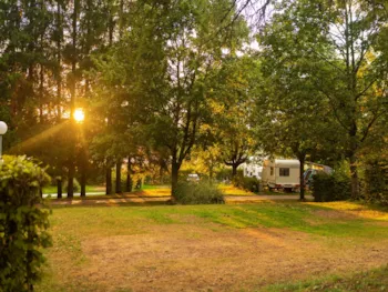 Stellplatz - Pauschale Stellplatz (130M² Und Mehr) **** - YELLOH! VILLAGE - LE FAYOLAN