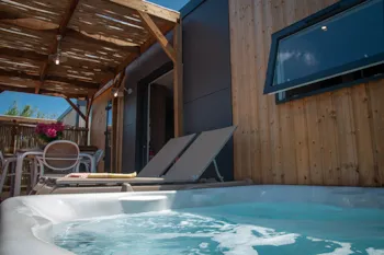 Mietunterkunft - Charlemagne Prestige 2 Badezimmer + 2 Wc + Jacuzzi - Les Méditerranées - Camping Charlemagne