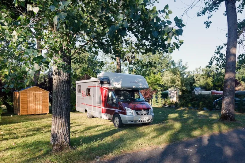 Emplacement Castels Premium - Electricité 16A - Eau - Evacuation -