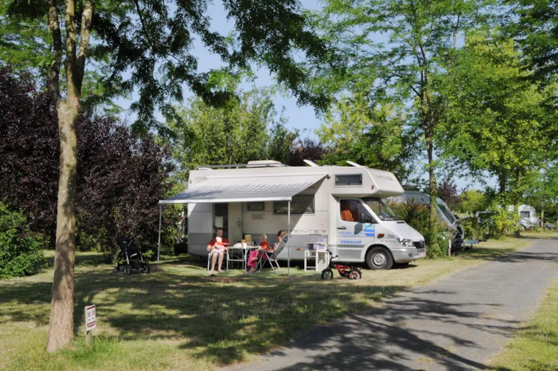 Emplacement Grand Confort - Electricité 16 A - Eau - Evacuation -