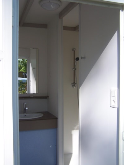 Pitch Premium with individual toilet block - Electricity 16 A - Water - Drainage point -
