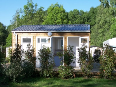 Pitch Premium with individual toilet block - Electricity 16 A - Water - Drainage point -