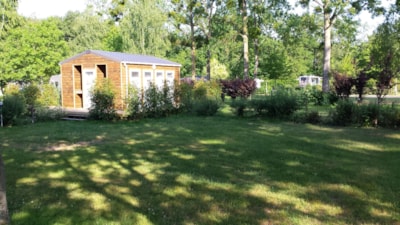 Pitch Premium with individual toilet block - Electricity 16 A - Water - Drainage point -