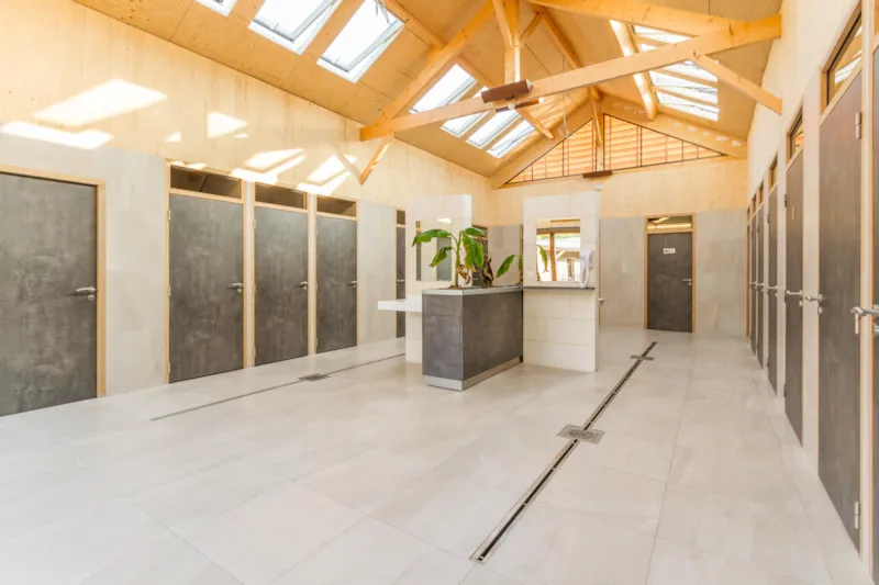 Emplacement Grand Confort - Electricité 16 A - Eau - Evacuation -