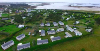 Mietunterkunft - Mobilheim Komfort (24M²) Samstag / Samstag - CAMPING DES ABERS