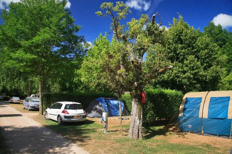 Emplacement Confort : Voiture + Tente/Caravane Ou Camping-Car + Électricité