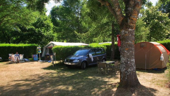 Emplacement Confort : Voiture + Tente/Caravane Ou Camping-Car + Électricité