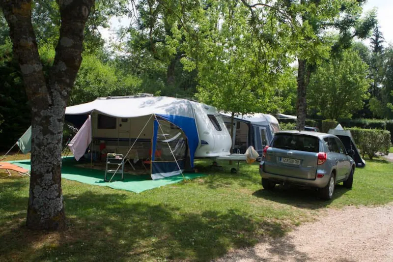 Emplacement Confort : Voiture + Tente/Caravane Ou Camping-Car + Électricité