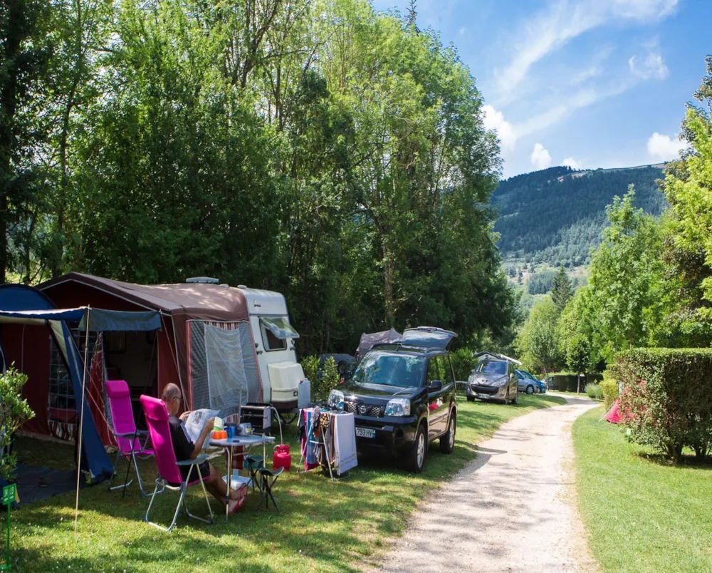 Emplacement - Emplacement Forfait Standard (Tente, Caravane, Camping-Car) + Véhicule Sans Électricité - Camping Le Jardin des Cévennes