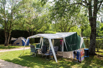Comfort pitch: car + tent/caravan or motorhome + electricity
