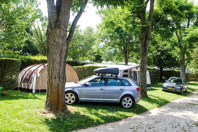 Emplacement Forfait Standard (Tente, Caravane, Camping-Car) + Véhicule Sans Électricité