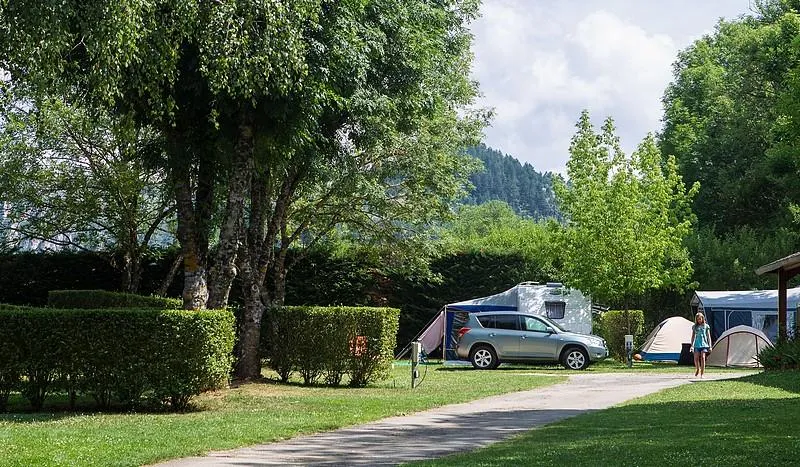 Emplacement Forfait Standard (Tente, Caravane, Camping-Car) + Véhicule Sans Électricité
