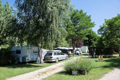 Standard Pitch (tent, caravan, motorhome) + vehicle without electricity