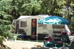Pitch - Premium Pitch With Electricity (Place 100M ² : 1 Tent Or Caravan + 1 Car Or Motorhome) - image n°2 - Camping Bel'époque du Pilat