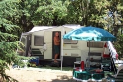 Emplacement Confort (Emplacement 100M² : 1 Tente Ou 1 Caravane + 1 Voiture Ou 1 Camping-Car, Avec Électricité)