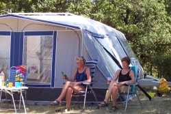 Nature Pitch (place 100m ² : 1 tent or 1 caravan + 1 car or 1 motorhome) — 3
