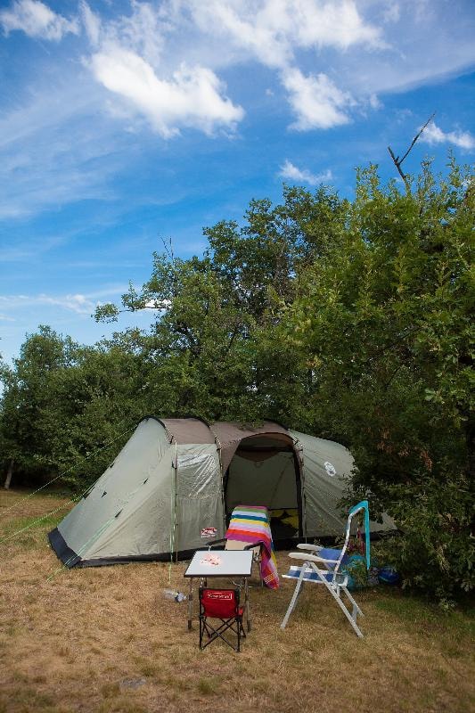 Emplacement Nature (Emplacement 100M² : 1 Tente Ou 1 Caravane + 1 Voiture Ou 1 Camping-Car)