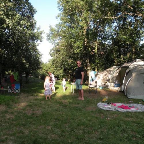 Pitch - Nature Pitch (Place 100M ² : 1 Tent Or 1 Caravan + 1 Car Or 1 Motorhome) - image n°5 - Camping Bel'époque du Pilat