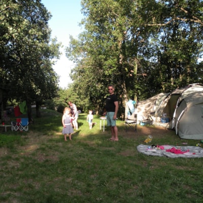 Nature Pitch (place 100m ² : 1 tent or 1 caravan + 1 car or 1 motorhome) — 5