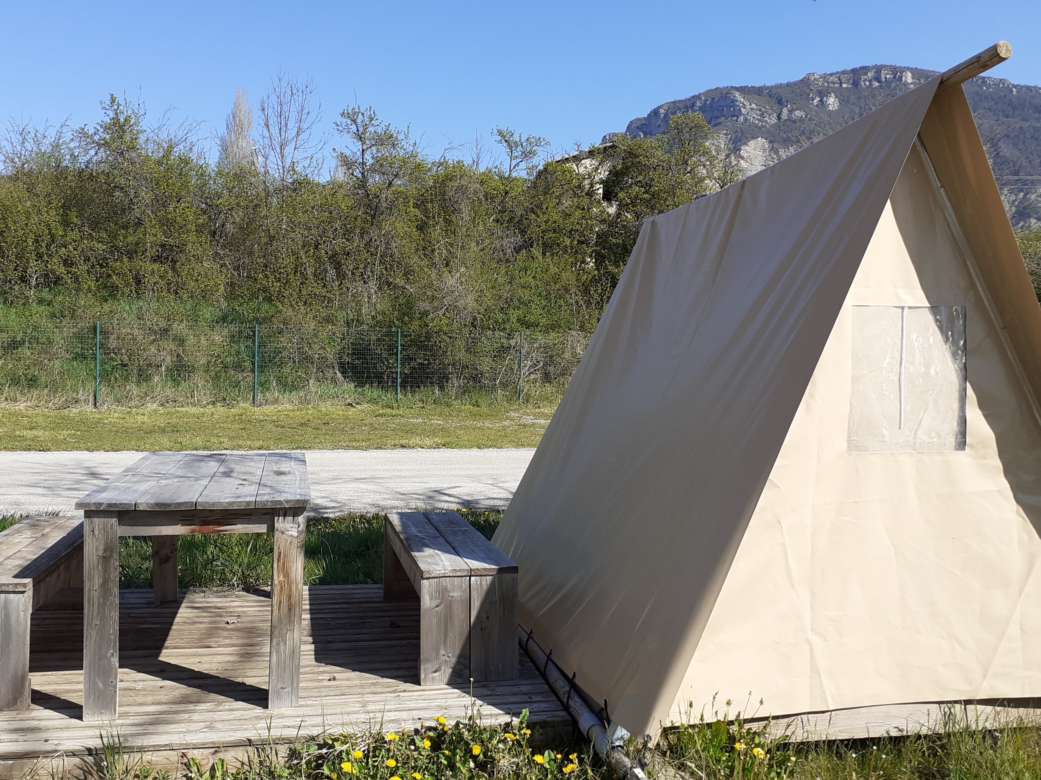 Huuraccommodatie - Tente Scoute 6M² - Zonder Privé Sanitair - Camping Koawa Le Lac Bleu