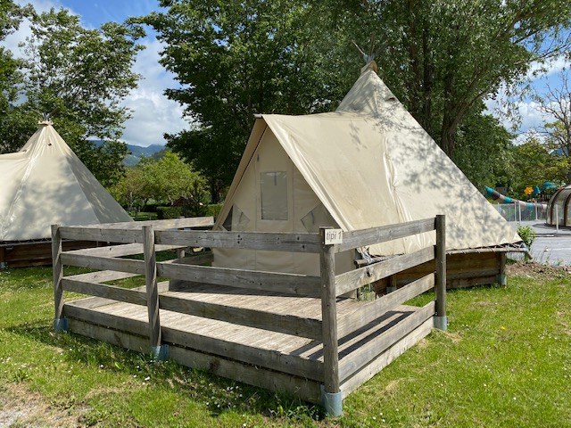 Huuraccommodatie - Tipi Toilé 18M² - Zonder Privé Sanitair - Camping Koawa Le Lac Bleu