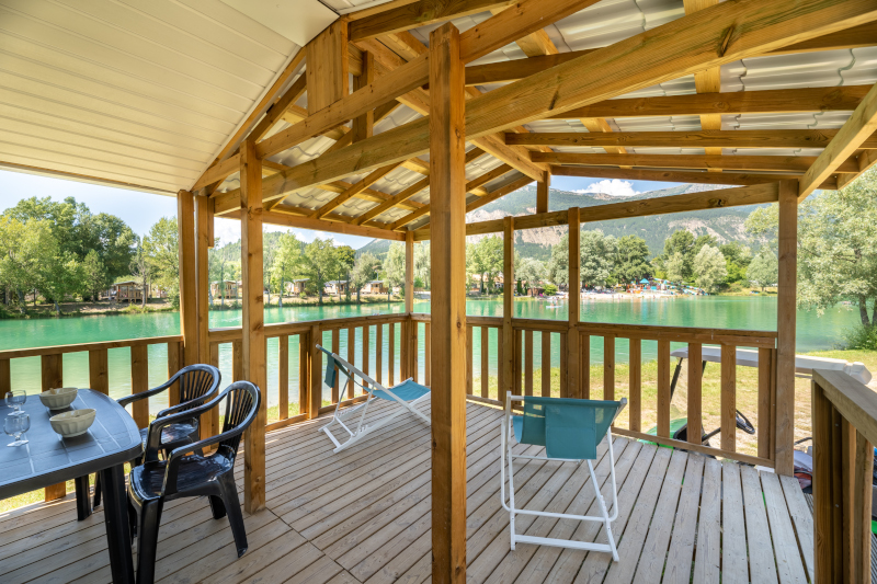 Mietunterkunft - Family Luxe Premium Seeufer 33M² - Klimaanlage + Tv - Camping Koawa Le Lac Bleu