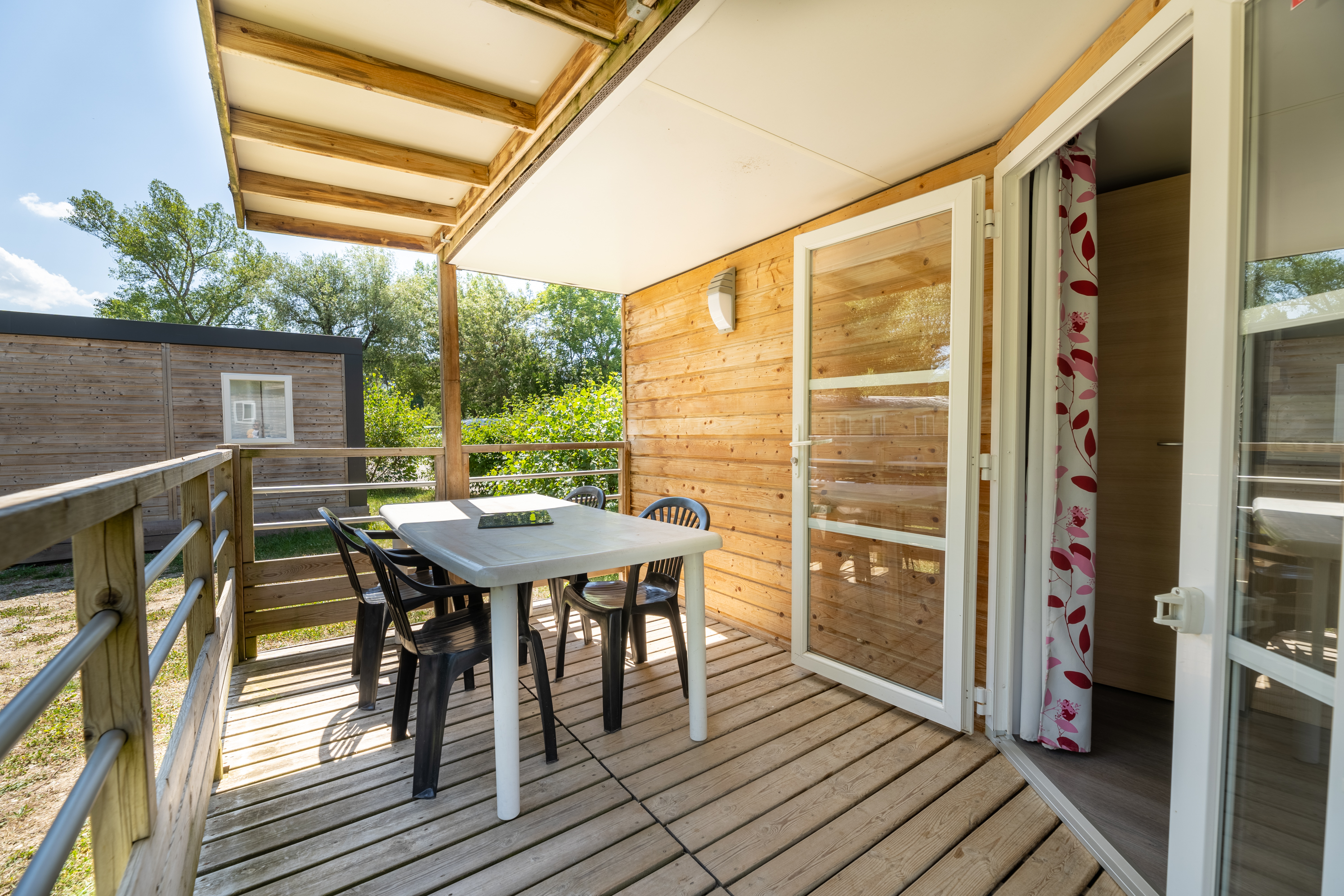 Huuraccommodatie - Loggia Confort 30M² - Airconditioning + Tv - Camping Koawa Le Lac Bleu
