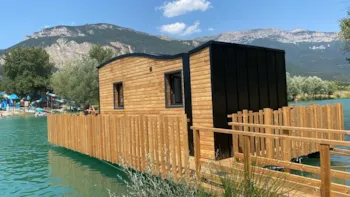 Mietunterkunft - Ciela Floating Island – 1 Schlafzimmer – Ausgestattete Küche – Badezimmer - Camping Le Lac Bleu