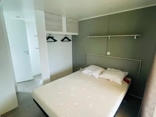 Accommodation - Ciela Confort Mobile Home - 2 Bedrooms - 2 Bathrooms - Lake View - image n°7 - Camping Le Lac Bleu