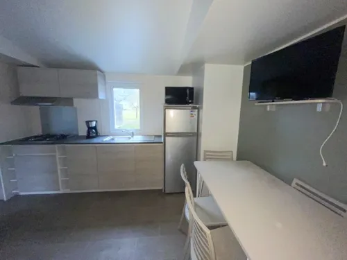 Accommodation - Ciela Confort Mobile Home - 2 Bedrooms - 2 Bathrooms - Lake View - image n°5 - Camping Le Lac Bleu