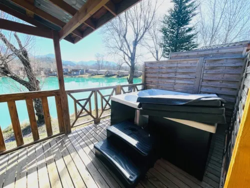 Accommodation - Ciela Confort Mobile Home - 2 Bedrooms - Spa - Lake View - image n°2 - Camping Le Lac Bleu